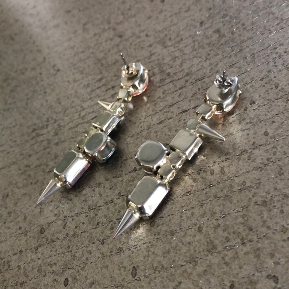 Costume earrings - Picture 2 of 2